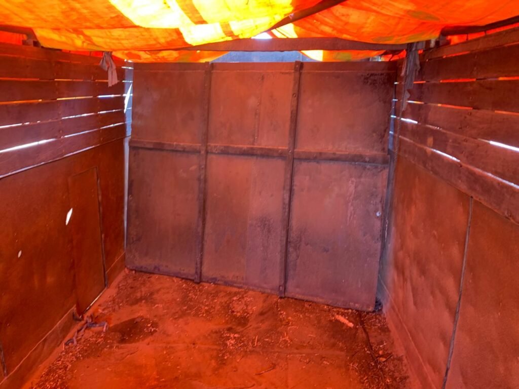 WhatsApp-Image-2025-12-25-at-6.37.04-PM-1-1024x768 जंगल के रास्ते 'पुष्पा स्टाइल' तस्करी, STF ने पकड़ा 1.8 करोड़ का गांजा, ट्रक में छिपा था सीक्रेट केबिन